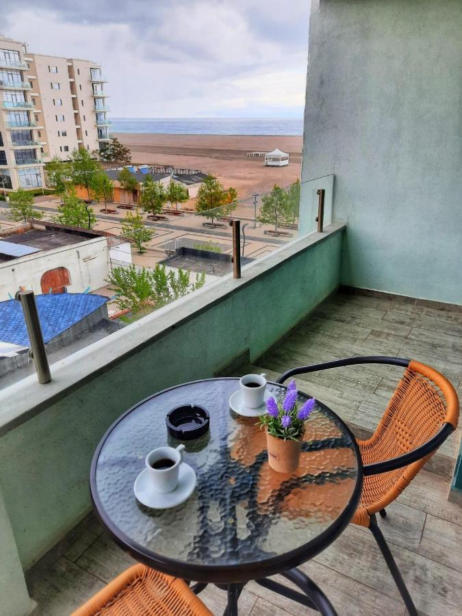 Hotel Riviera 마마이아 외부 사진